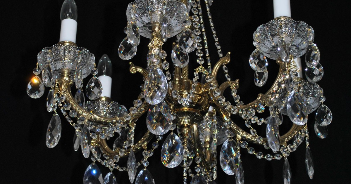 24-arm Bohemian crystal chandelier with PK500 hand cut - Crystal almonds