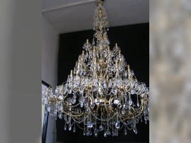 The large 65 arms Cast brass crystal chandelier